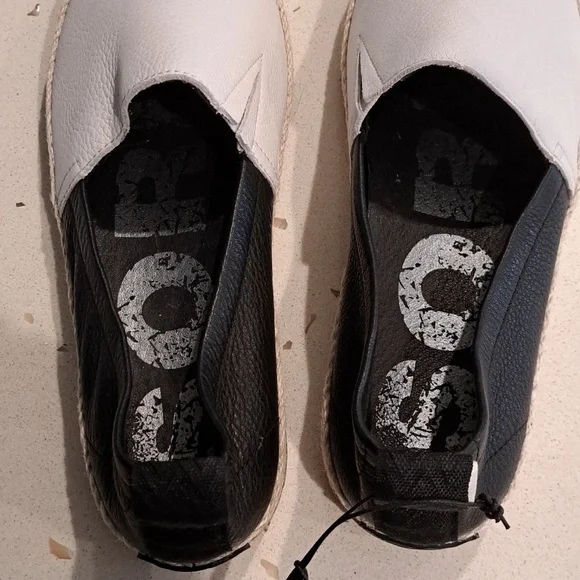 NWT Sorel Ella slip on - Picture 5 of 9